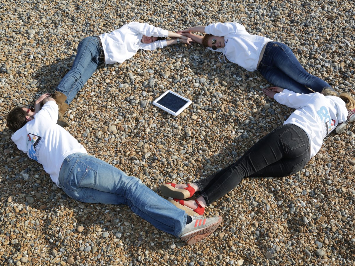 Deliberately encourage & reward&nbsp;collaboration